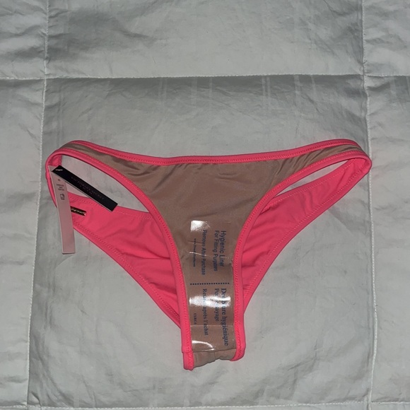 NWT VS Itsy rouged back bikini bottom XS - Picture 3 of 4